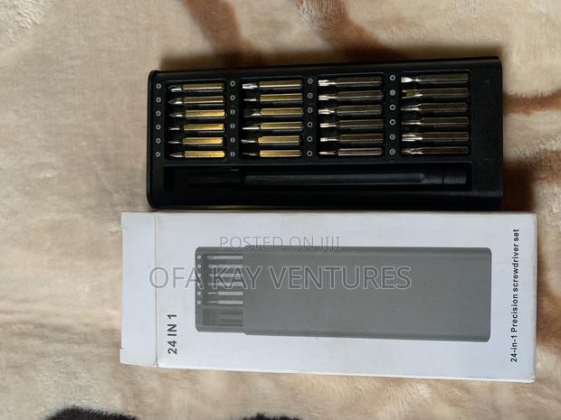 24 in 1 Tool Set · Photo 4