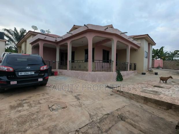 7bdrm House in Atonsu Aputuogya, Kumasi Metropolitan for sale · Photo 1