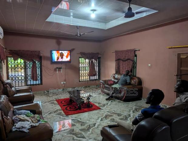 7bdrm House in Atonsu Aputuogya, Kumasi Metropolitan for sale · Photo 2