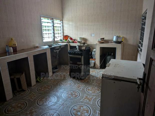 7bdrm House in Atonsu Aputuogya, Kumasi Metropolitan for sale · Photo 3