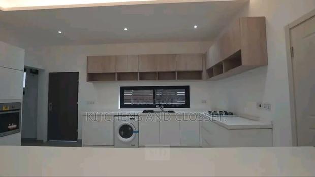 Modern Kitchen Cabinent