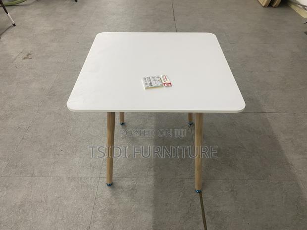 Quality White Table · Photo 2