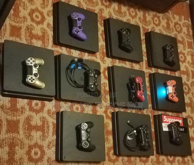 Ps4 Slim+fifa and Pes 27 With 5 Games. · Photo 3