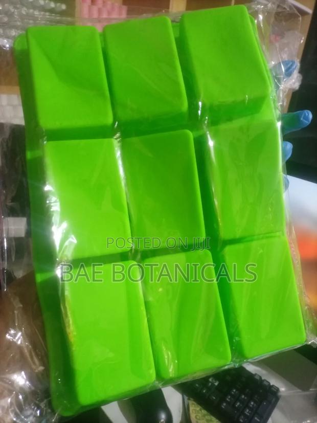 9 Cavity Sillicone Soap Mold · Photo 4