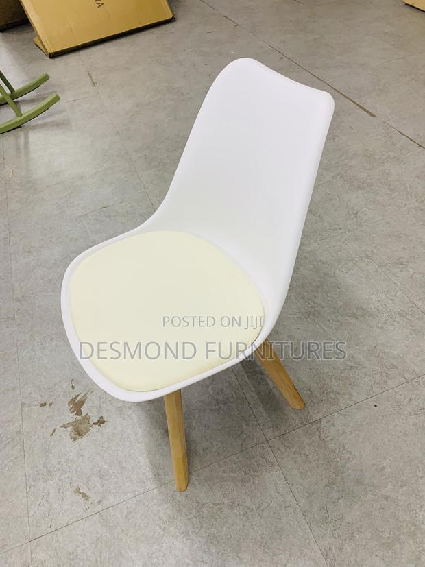 Chairs Chairs · Photo 2