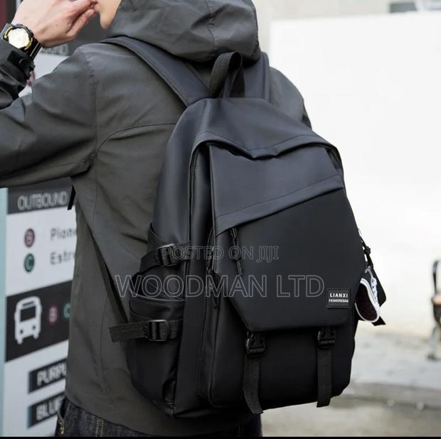 Large Capacity Unisex Backpack · Photo 4