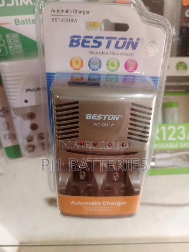 Charger for AA/AAA/9v · Photo 3