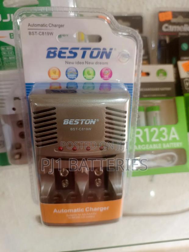 Charger for AA/AAA/9v · Photo 4