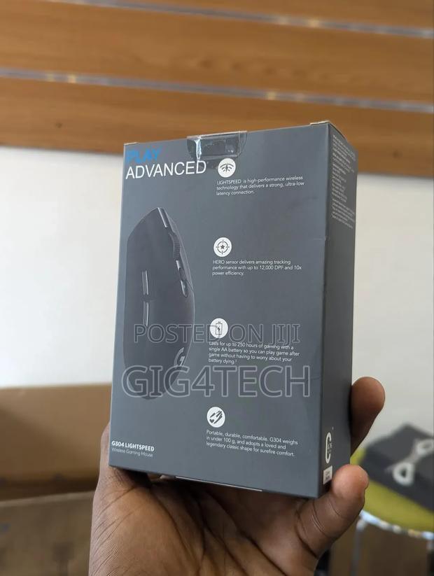 Logitech Lightspeed G304 Wireless Gaming Mouse · Photo 4