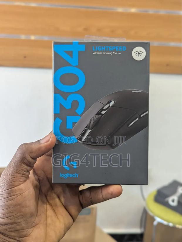 Logitech Lightspeed G304 Wireless Gaming Mouse · Photo 3