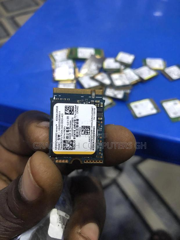 256GB M.2 NVME 2240 SSD(Short M.2)