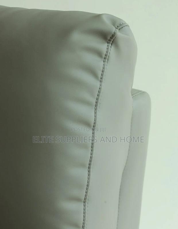 Recliner Chair · Photo 4