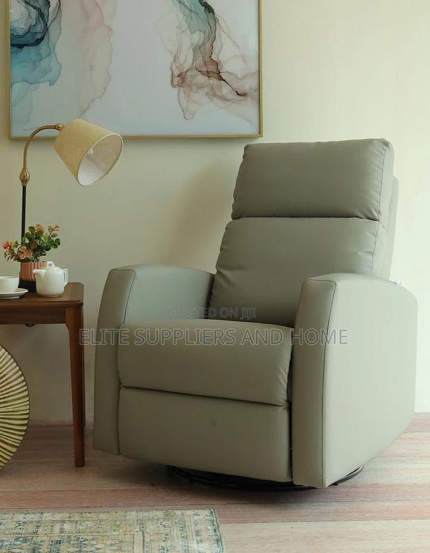 Recliner Chair · Photo 2
