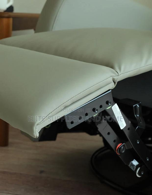Recliner Chair · Photo 3