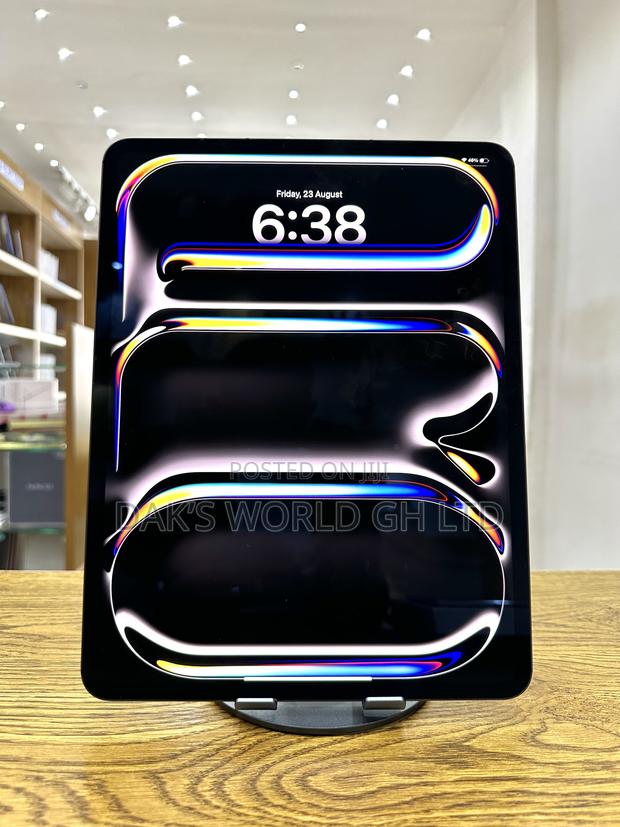 Apple iPad Pro 13 (2024) 1 TB Gray · Photo 2