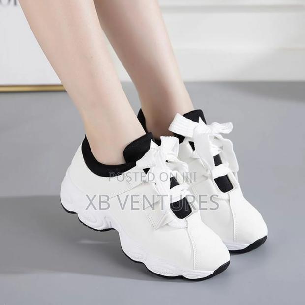 Ladies Breathable Antiskid Sneakers
