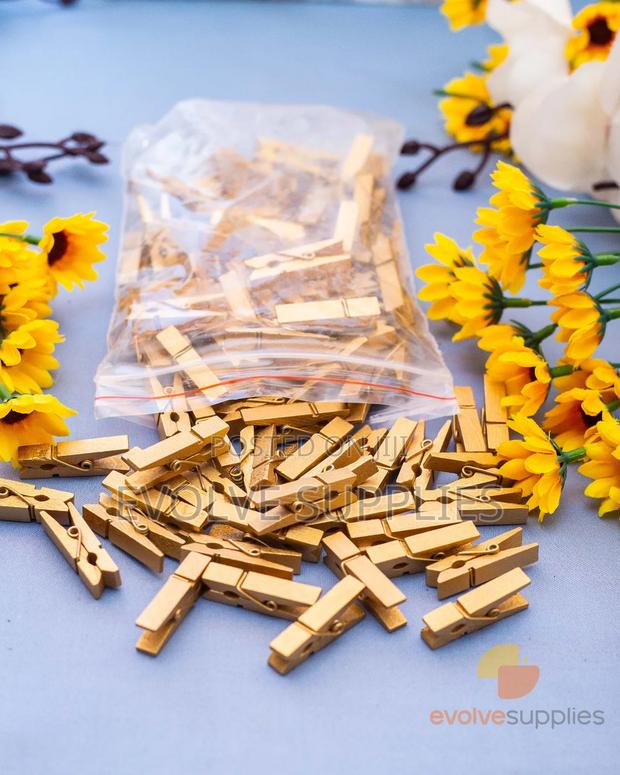 3.5cm Gold Coloured Pegs (100pcs) · Photo 2