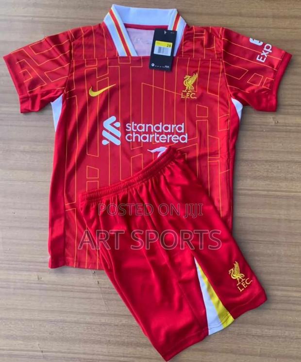 24 / 25 Liverpool Home Kids Jersey · Photo 4