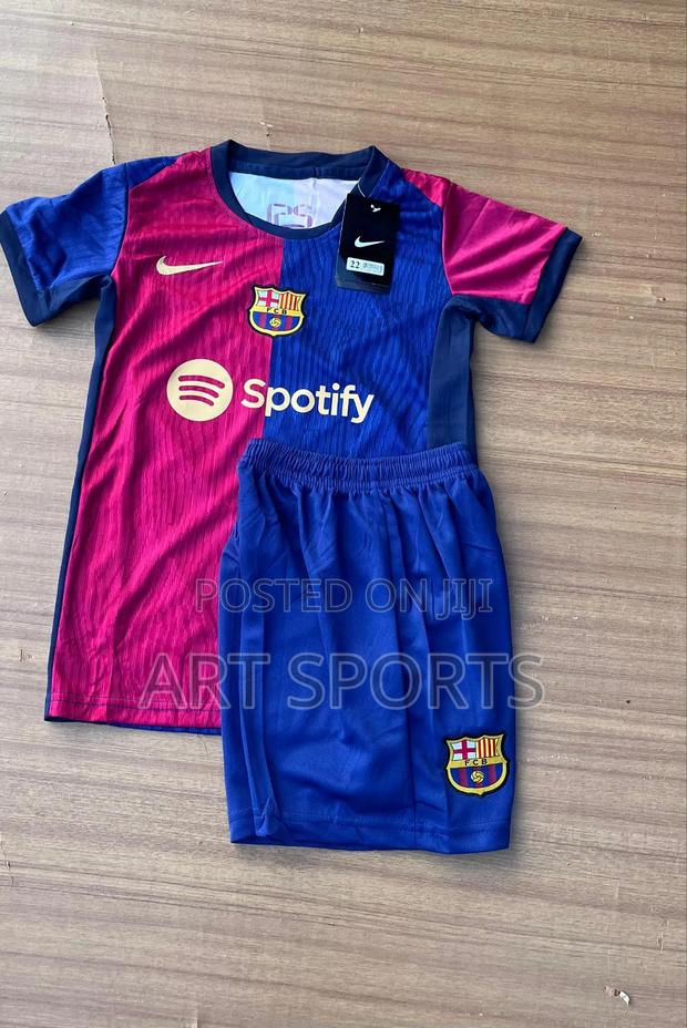 24 /25 Barcelona Home Kids Jersey · Photo 3
