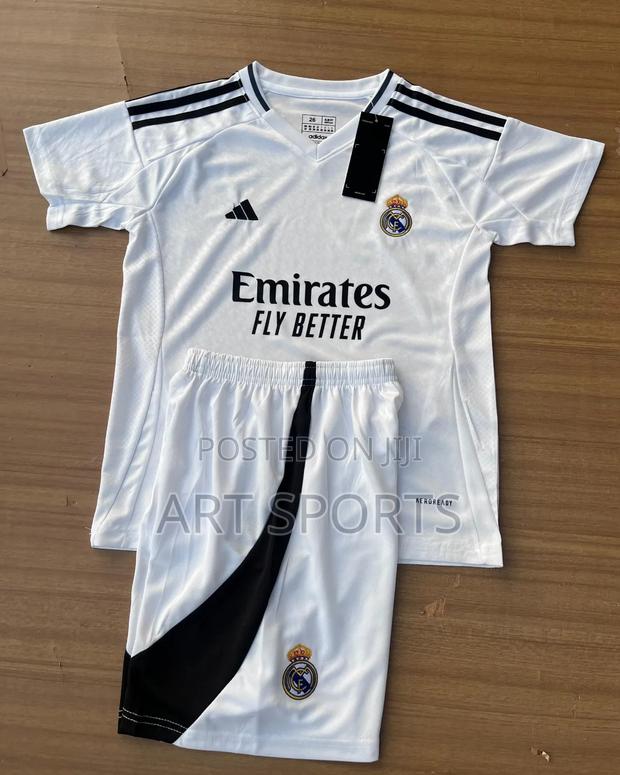 24 / 25 Real Madrid Home Kids Jersey · Photo 3