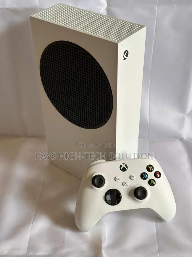 Xbox Series S With 1 Controller FC 27 and Other Games · Photo 4