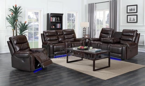 Massaging Leather Chair · Photo 1