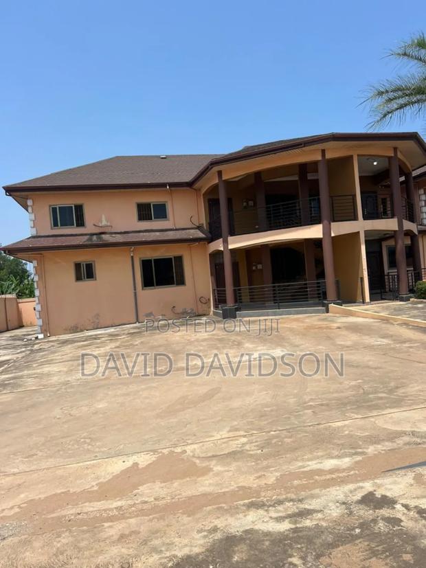 3bdrm Apartment in 3 Bedroom Wardrobe,, Tema Metropolitan for rent · Photo 1