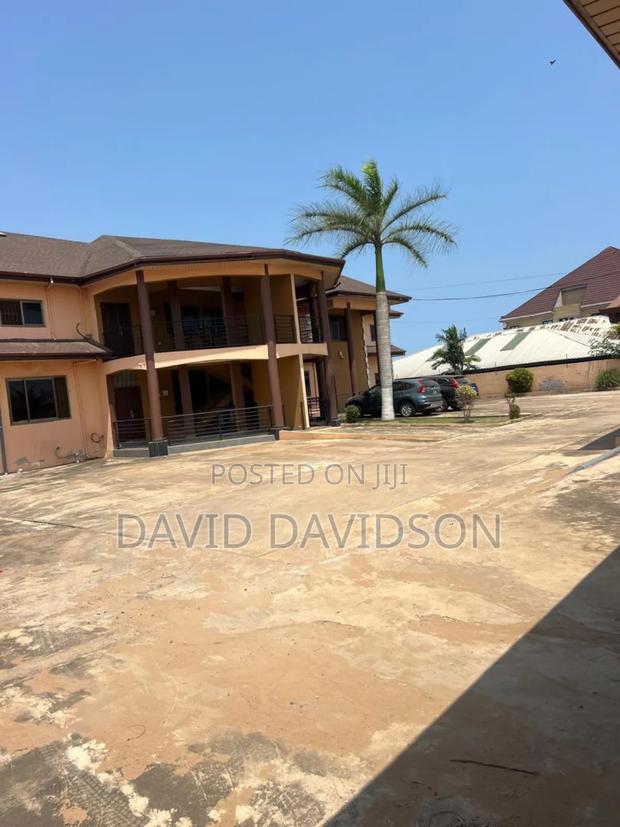 3bdrm Apartment in 3 Bedroom Wardrobe,, Tema Metropolitan for rent · Photo 2