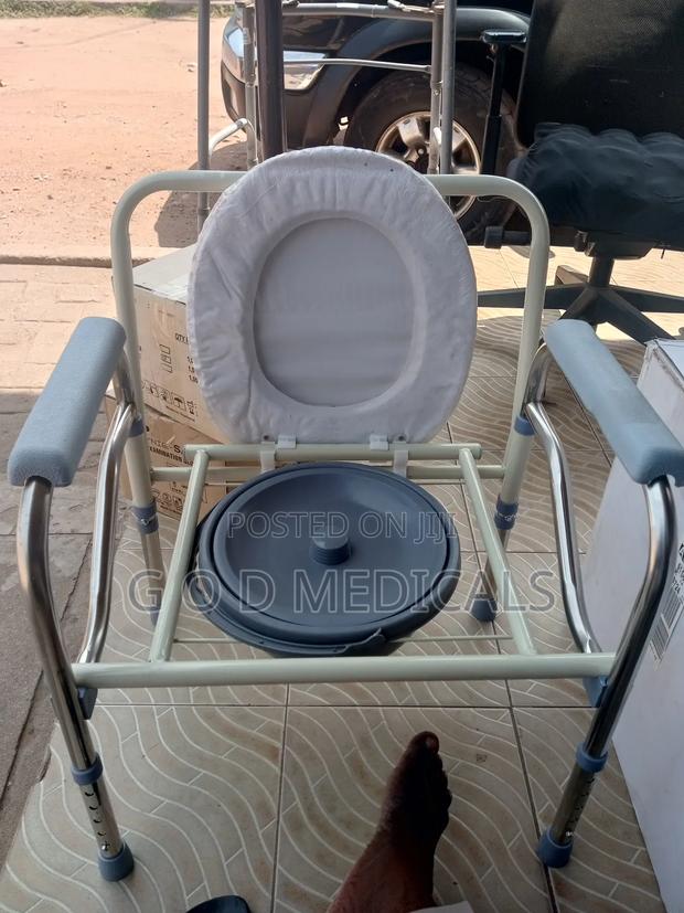 Commode Chair · Photo 2