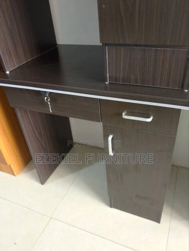 Office Desk · Photo 1