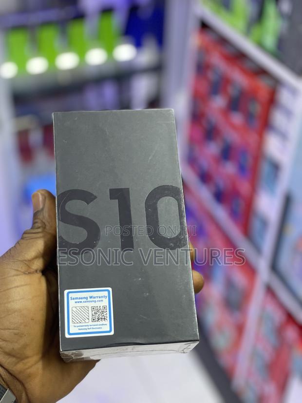 New Samsung Galaxy S10 128 GB Black photo 2