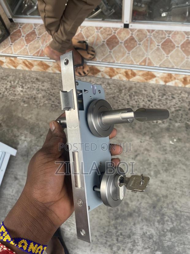 Stainless Steel Seperate Lock · Photo 2