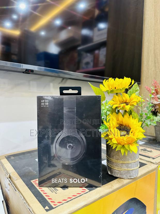 Brand New Beats Solo 3 Headset Wireless Headphones · Photo 2
