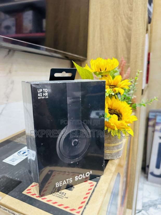 Very Affordable Price Beats Solo 3 Headset · Photo 2