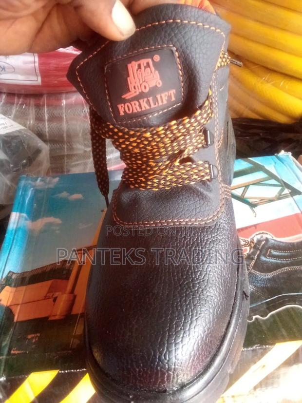 Safety Boots · Photo 3