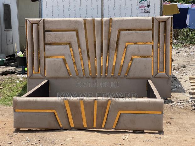 Queen Size Bed Frame · Photo 1