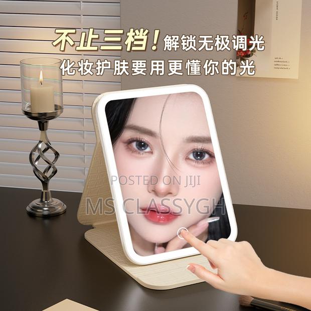 Makeup Mirror LED Light High-Grade Leather Mirror Home Deskt · Photo 4