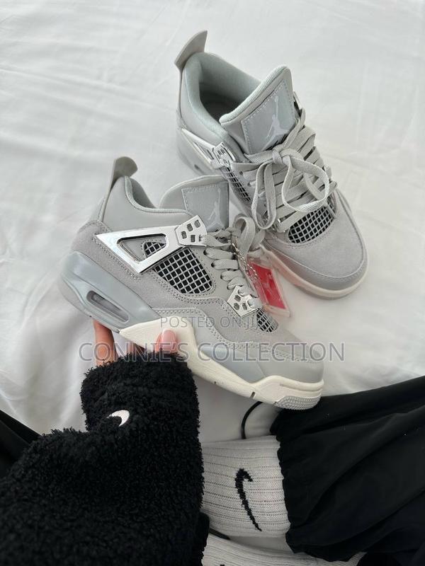 Air Jordan 4 Frozen Moment · Photo 3