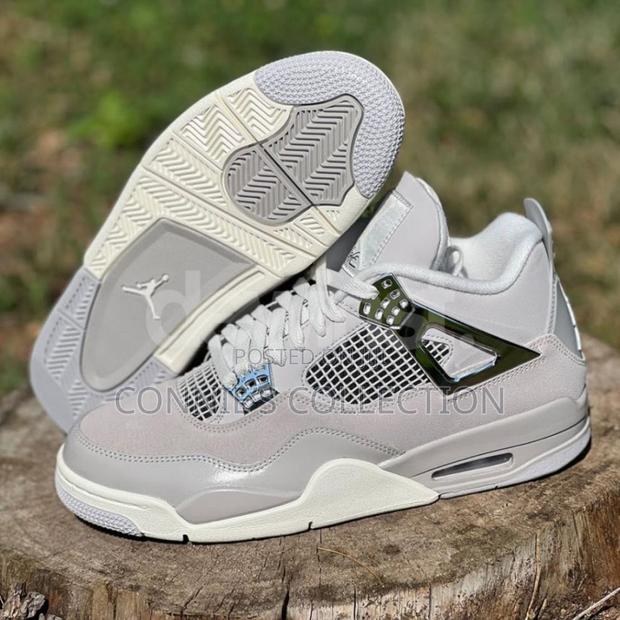 Air Jordan 4 Frozen Moment · Photo 4