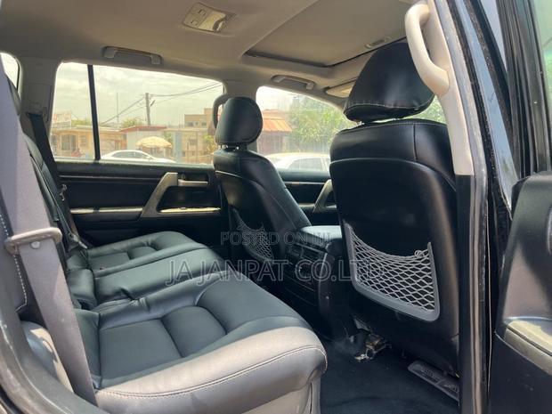 Toyota Land Cruiser 4.5 V8 GXR 2021 Black photo 2