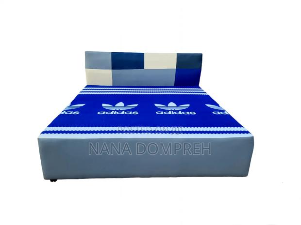 Queen Size Bed · Photo 1