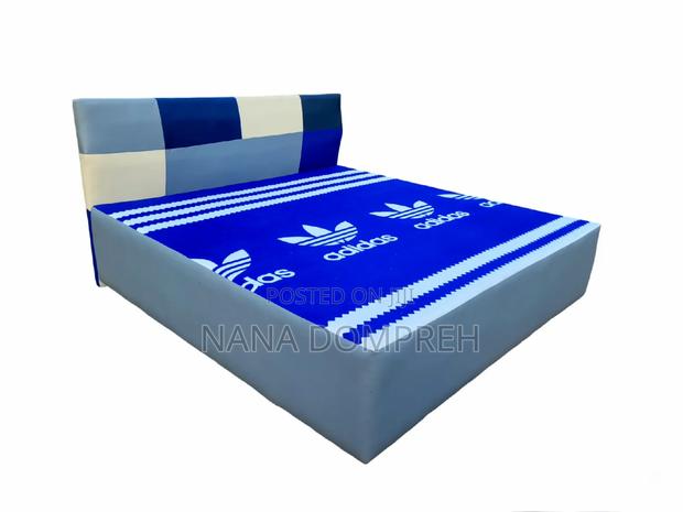 Queen Size Bed · Photo 2