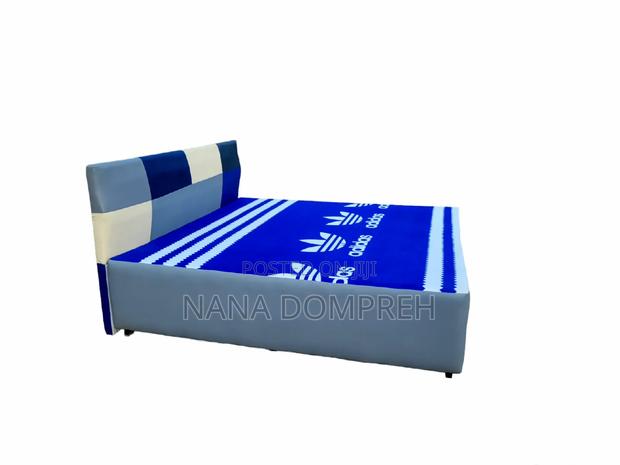 Queen Size Bed · Photo 3