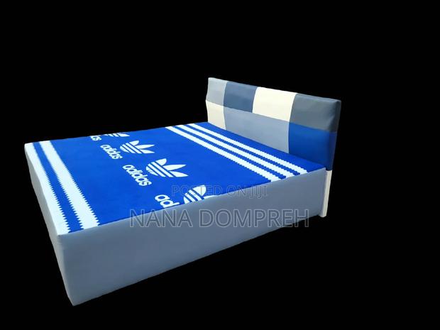 Queen Size Bed · Photo 4
