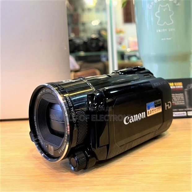 Canon VIXIA HF20 (32 GB) HD Flash Media Camcorder · Photo 2