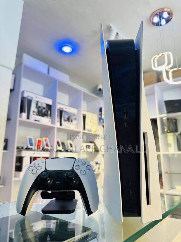 Ps5 With 5 Lates Games · Photo 2