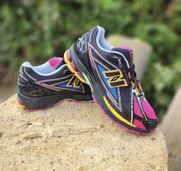New Balance 1906 Neon Night · Photo 4