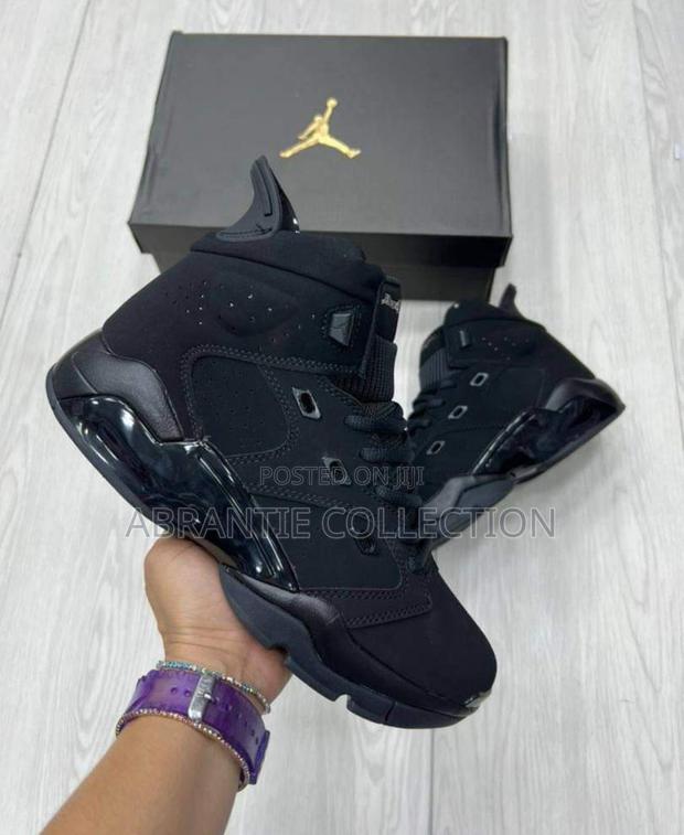 Air Jordan Retro 6 All Black · Photo 4