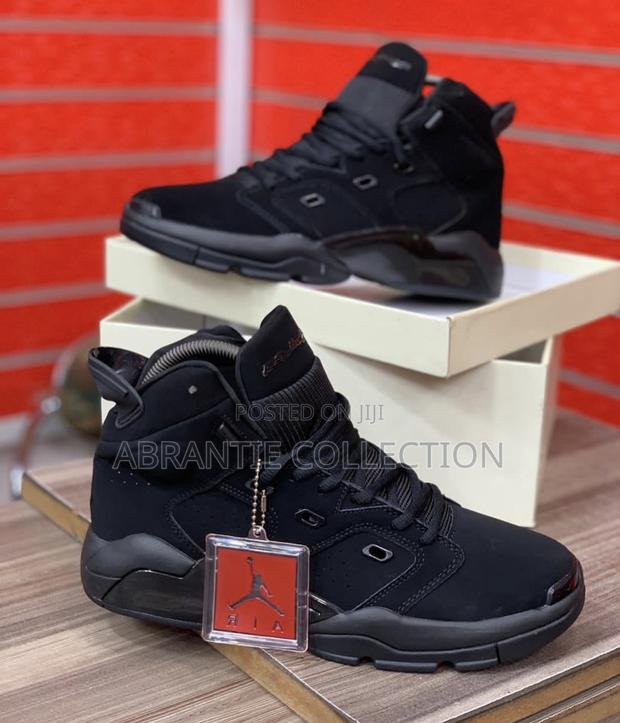 Air Jordan Retro 6 All Black · Photo 3