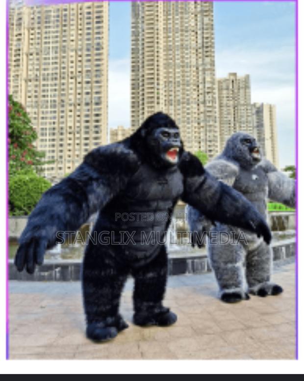 Giant Gorilla Outfit · Photo 3